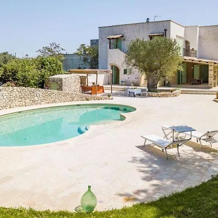 Sleeps 6 Pool Air Con Wifi * Vignacastrisi